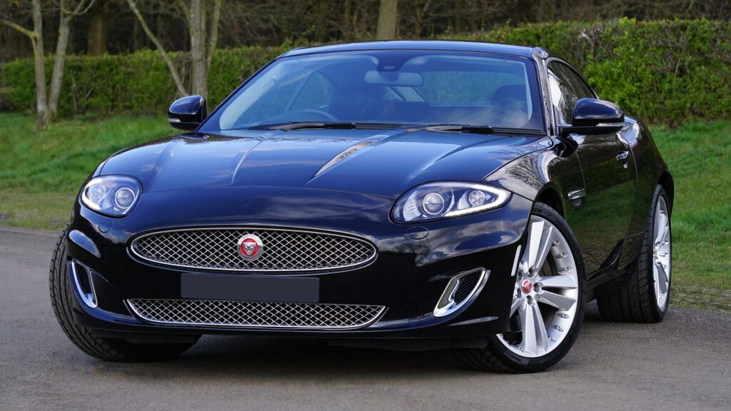Jaguar XK coupe in dark blue